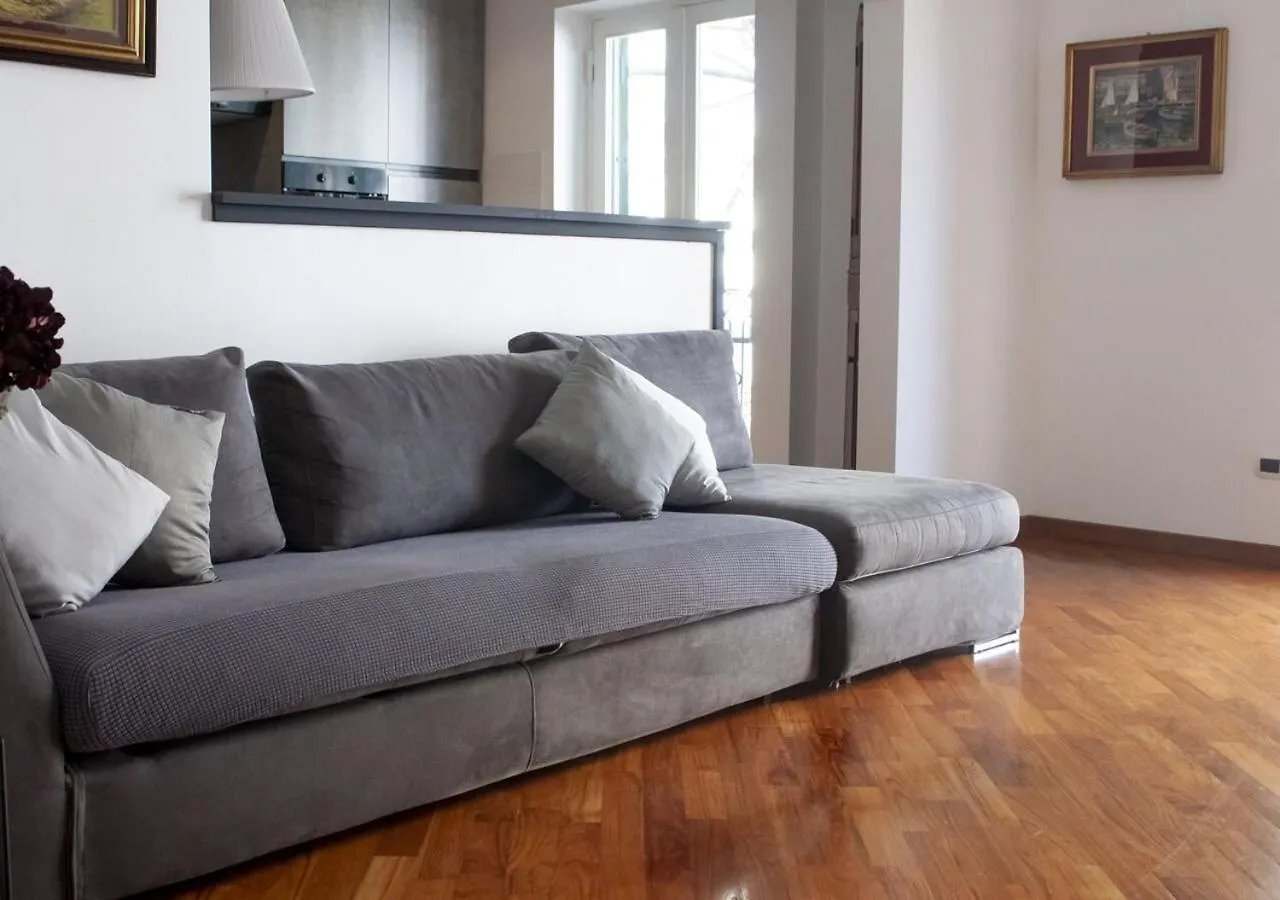 Casa Deluxe Pinuccio contacts